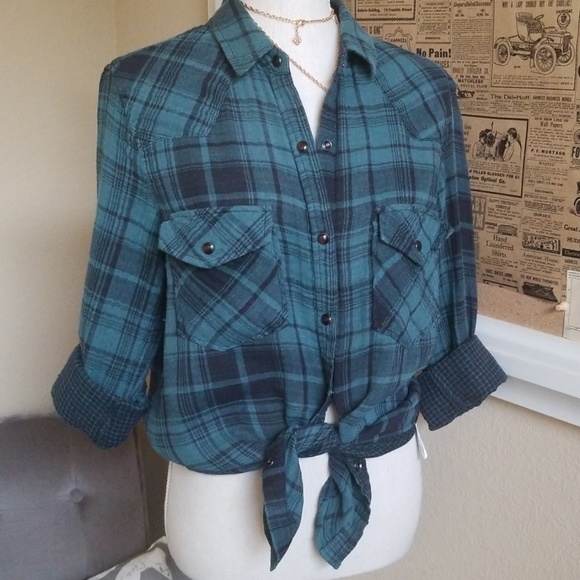 Seven7 Tops - Seven7 Green & Black Plaid Button-Down Shirt - M